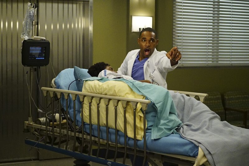 Muss eine folgenschwere Entscheidung treffen, was Gretchen McKay (Linara Washington, l.) betrifft: Ben (Jason George, r.) … – Bild: American Broadcasting Companies, Inc.