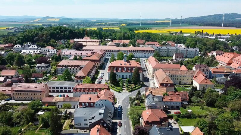 Die Stadt Herrnhut liegt im sächsischen Landkreis Görlitz in der Oberlausitz. – Bild: MDR/Rico Wolf Die Stadt Herrnhut liegt im sächsischen Landkreis Görlitz in der Oberlausitz. – Bild: MDR/Rico Wolf