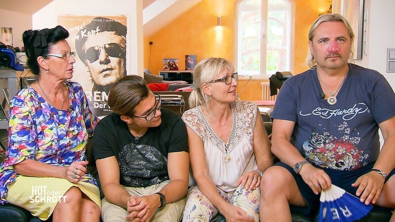 Familie Hopf testet den „Nose Pore Blocker“. – Bild: TVNOW
