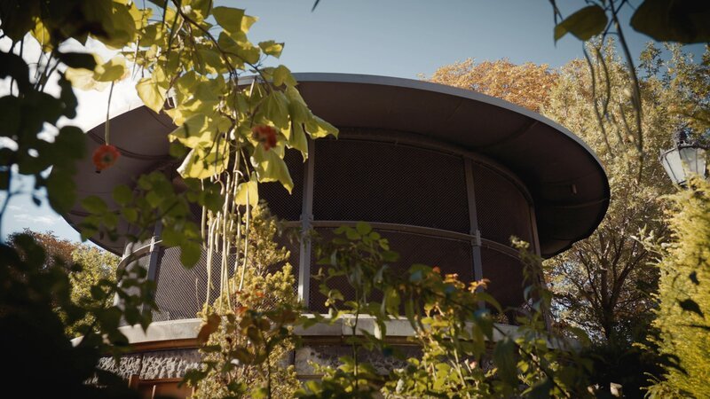 Das Einlaufwerk zum Luftbrunnen des Wiener Burgtheaters im Wiener Volksgarten. – Bild: ORF/​Querschuss Film