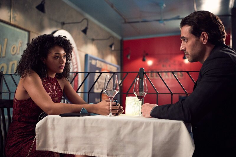 Grace (SAVANNAH BASLEY) and Brock (aka Nate) (JOSEPH CANNATA) at dinner – Bild: OPTN