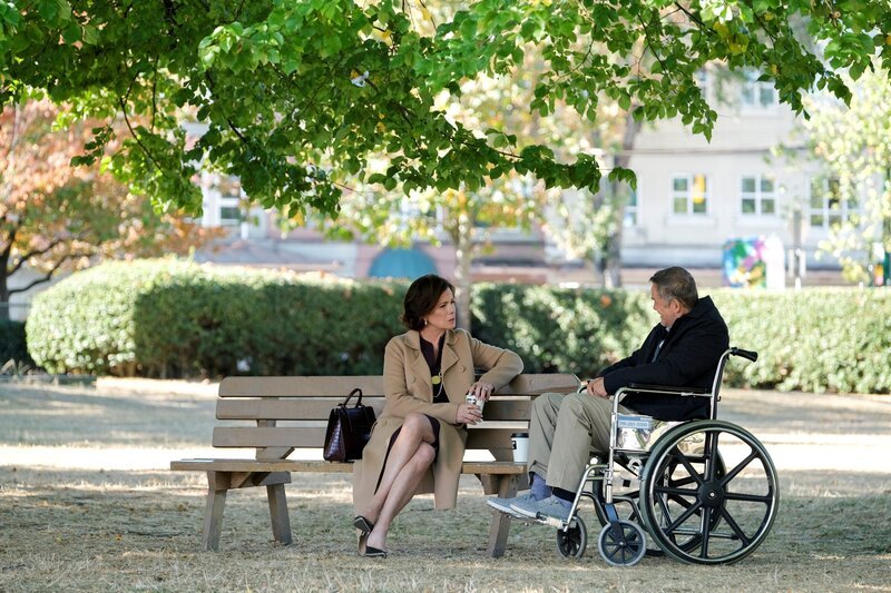 Pictured: Marcia Gay Harden as Margaret and Brent Stait as Trip Walsh. – Bild: CBS