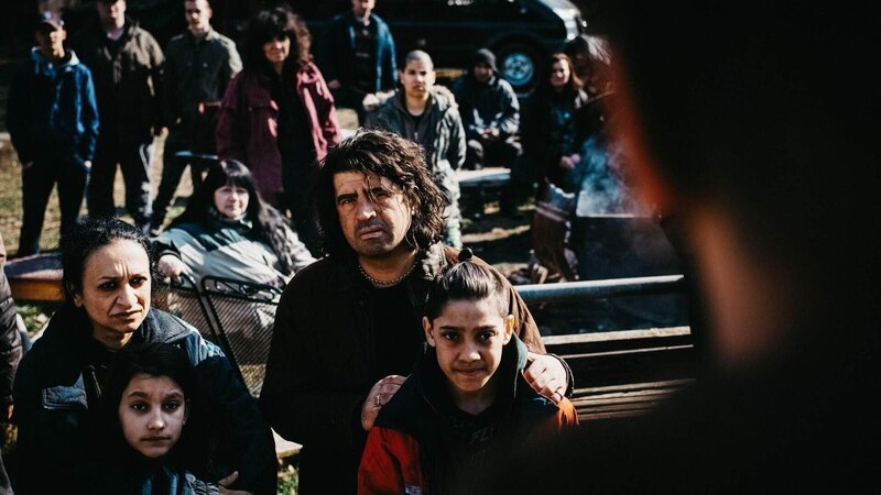 ‚Rumänische Mutter‘ (Kveta Schubert), ‚Rumänischer Vater‘ (Erlend Silviu Secrieru), ‚Rumänischer Junge‘ (Miodrag Karic, r.) – Bild: RTL /​ Pertramer/​Pichler/​Superfilm