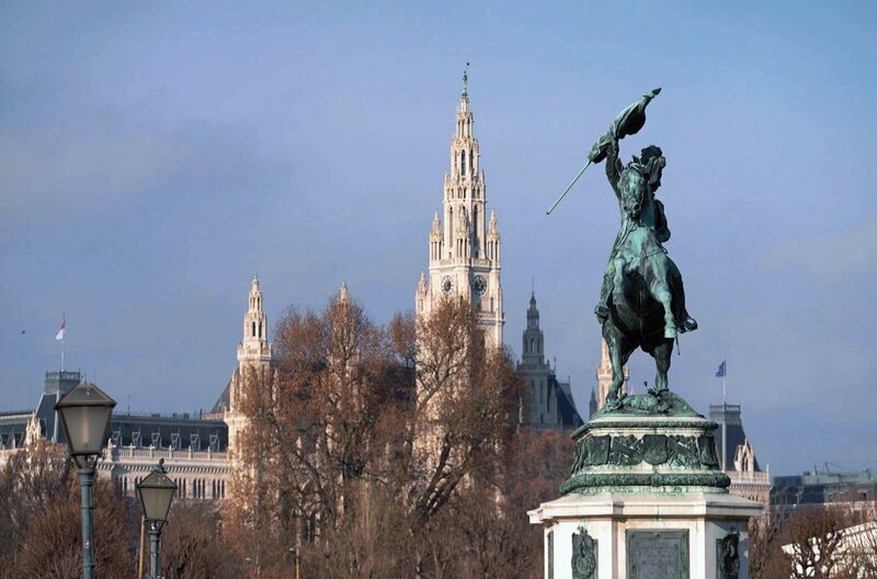 Ein Fußballspiel in Wien während des Zweiten Weltkriegs verläuft nicht wie geplant. – Bild: Elephant Doc