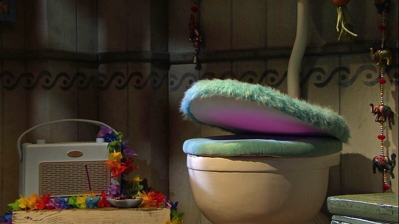 Günni macht jetzt „Kloga“ und erklärt Wolle und Pferd, dass sie unbedingt Stress vermeiden und entspannen sollen, denn Stress ist ungesund. – Bild: NDR/​Sesame Workshop