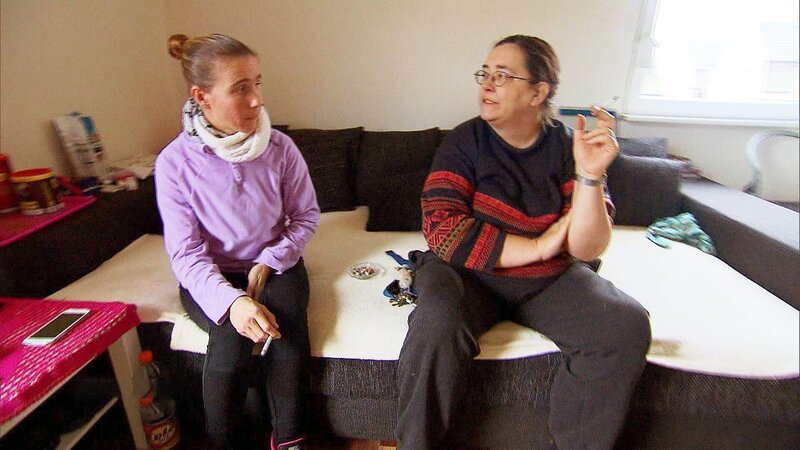 Nina (31, li.) und Bärbel (49, re.) – Bild: RTL II