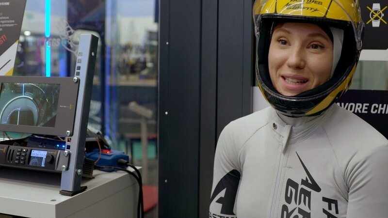 Laurie Lubbe ist eine Ausnahmeathletin – und das nicht nur, weil sie eine der wenigen Frauen im Windkanal-Fliegen ist. – Bild: MedienKontor/​Roland Wagner