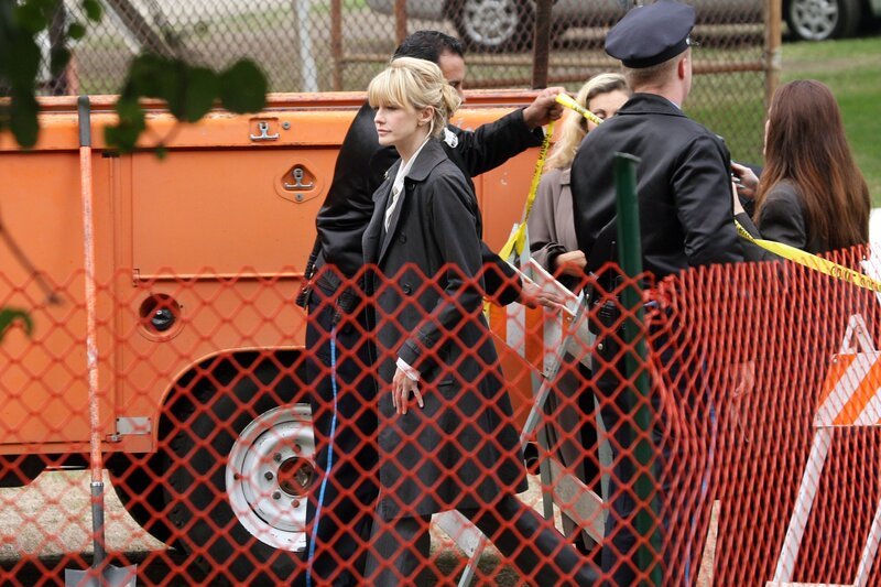 Man findet eine Leiche aus dem Jahre 1938: Audrey Metz, Hausfrau und Mutter. Sie verschwand spurlos am Abend der Ausstrahlung des Hörspiels „Der Krieg der Welten“, das Orson Welles’ Ruhm begründete. Lilly Rush (Kathryn Morris) und ihre Team rollen den Fall erneut auf … – Bild: Sat.1 Gold