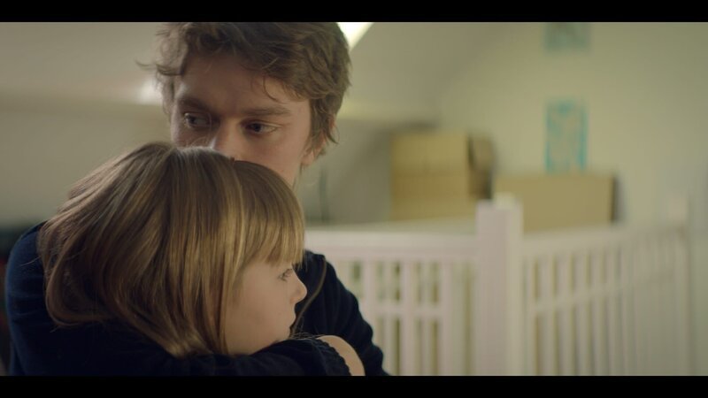 Jeremy (Tijmen Govaerts) macht sich große Sorgen um seine Schwester Lilly Rose (Floor Van Boven), denn Alidor taucht bei ihm zu Hause auf und droht seiner Familie. Diese Situation war der Auslöser dafür, dass Jeremy den Banküberfall sabotierte. – Bild: ZDF und De Mensen