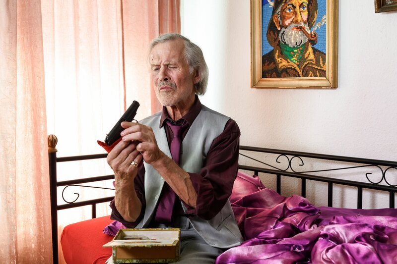„Dandy“ Hartmann (Heinrich Giskes) ist zurück im Kiez, und hat noch eine alte Rechnung zu begleichen. – Bild: ZDF und Marion von der Mehden