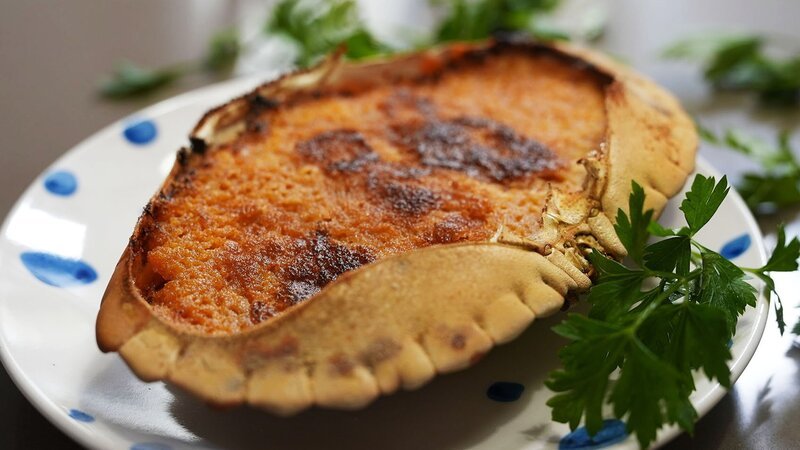 Zu Tisch San Sebastian – Spanien Überbackene Teufelskrabbe – Bild: SRF/​Steffen Bohnert