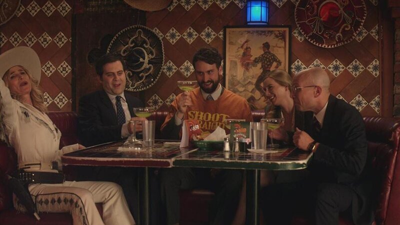 L-R: Mrs. Cowboy (Kyra Sedgwick), Jake (Jake Weisman), Matt (Matt Ingebretson), Kate (Anne Dudek), John (Adam Lustick) – Bild: Comedy Central