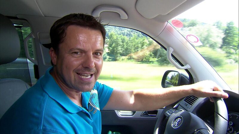 Trödelprofi Marco Heuberg (Foto) reist an, um Alexander und seiner Familie zu helfen … – Bild: RTL II