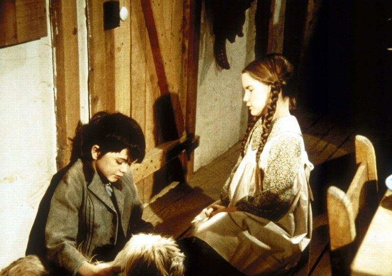 Laura (Melissa Gilbert, r.) will Graham (Johnny Lee, l.) trösten … – Bild: Sat.1 Gold