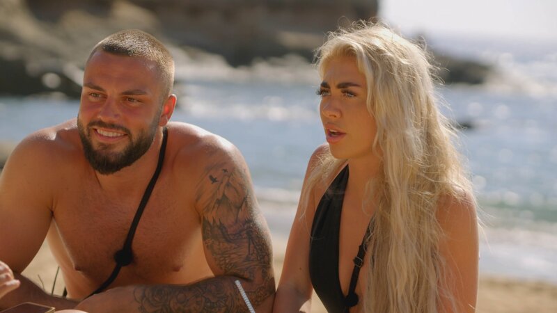 v.li.: Finley Tapp, Paige Turley – Bild: Paramount