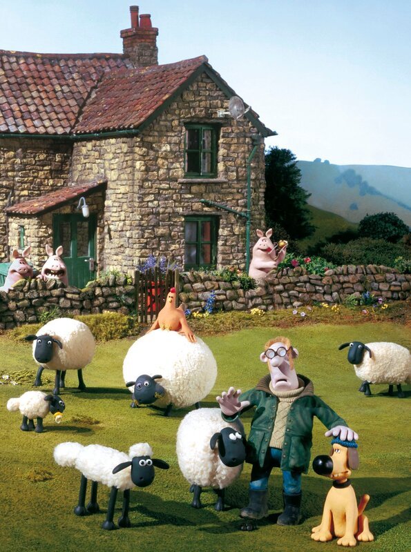 Der Bauer ist ein sonderbarer Eigenbrötler und lebt mit den Schafen und anderen Tieren auf seinem Hof. Sein Hund Blitzer sorgt für Ordnung und passt auf. Aber manchmal machen ihm die Tiere das Leben auf dem Hof nicht gerade einfach, und da kann einem der kauzige Bauer schon ein wenig leid tun. Mit zur tierischen Bande gehört Schaf Shaun (vorn, links), das es faustdick hinter den flauschigen Ohren hat. – Bild: WDR/​Aardman Animations Ltd.