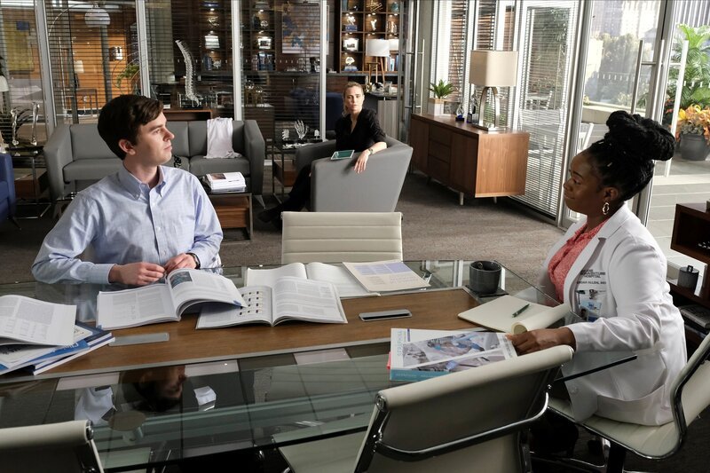 l-r: Dr. Shaun Murphy (Freddie Highmore), Dr. Joran Allen (Bria Henderson) – Bild: American Broadcasting Companies, Inc.