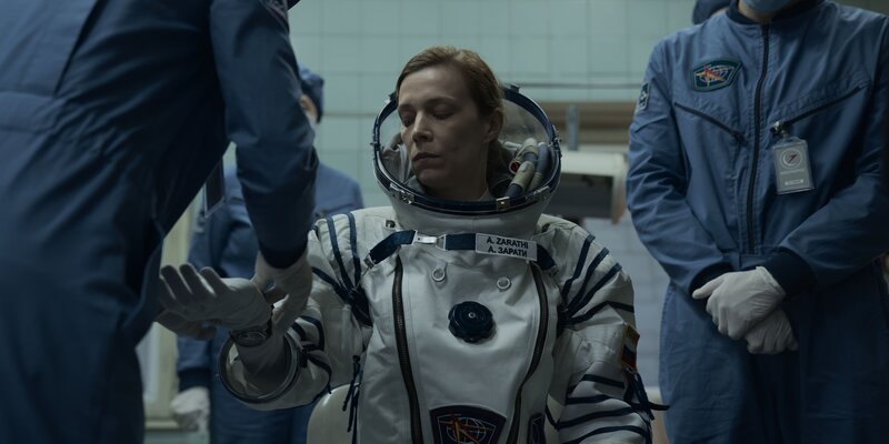 Anna (Céline Sallette) hat endlich das „Go“ für die Rettungsmission. Auf sich allein gestellt, fliegt Anna ins Unbekannte. Sie ist die letzte Hoffnung für die Crew der ISS, denn der bleibt nicht mehr viel Zeit. – Bild: ZDF und Denys Lisovets