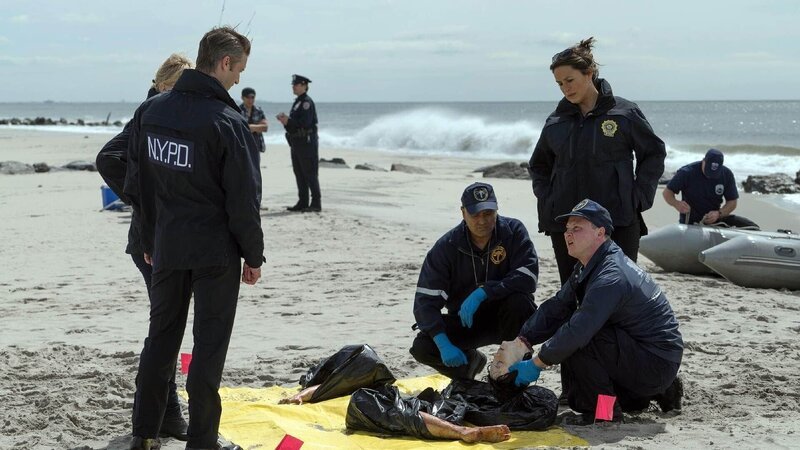 Dominick „Sonny“ Carisi (Peter Scanavino, l.), Olivia Benson (Mariska Hargitay) – Bild: RTL /​ NBC Studios