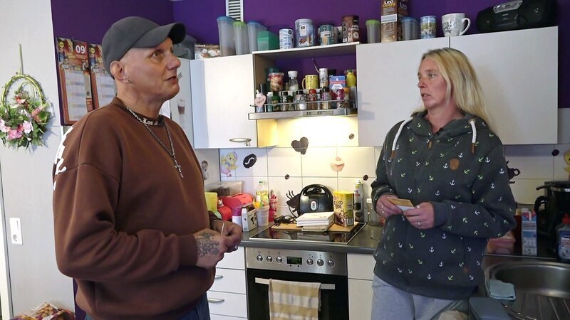 Katrin war endlich beim Arzt, jetzt soll auch Elvis zum Check-Up. Gründe für eine komplette Kontrolle gibt es bei ihm zur Genüge. – Bild: RTLZWEI