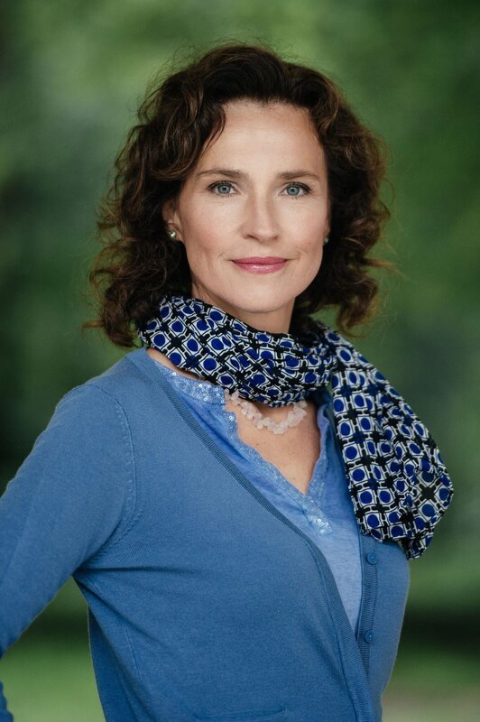 Moderatorin Doris Fenske. – Bild: BR/​Julia Müller