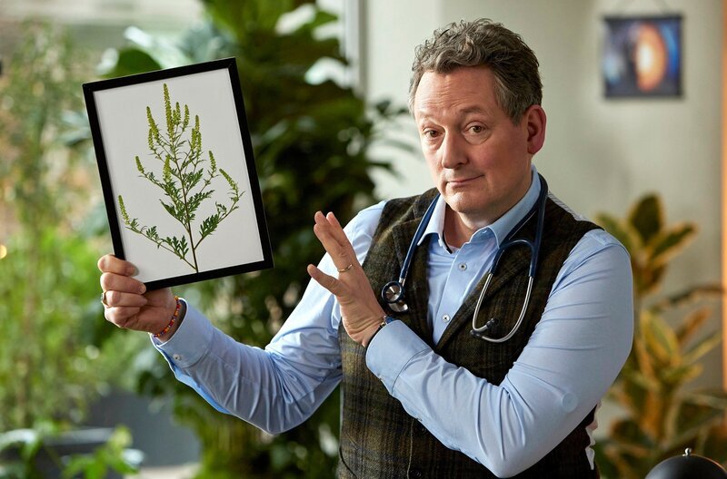 Der Klimawandel begünstigt die Verbreitung von invasiven Arten. Wie solche invasiven Arten ein Ökosystem durcheinanderbringen können, zeigt Eckart von Hirschhausen in „Wissen vor acht – Erde“. – Bild: ARD/​Kai Schulz