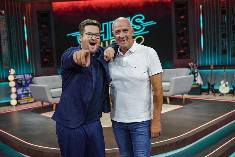 Chris Tall (l.); Mario Basler (r.) – Bild: Joyn /​ Guido Engels
