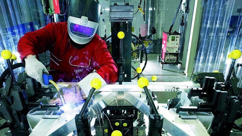 Megafactories lifts the lid on how millions of your everyday products and iconic designs begin life on the assembly line. – Bild: NGC Europe Limited, All Rights Reserved