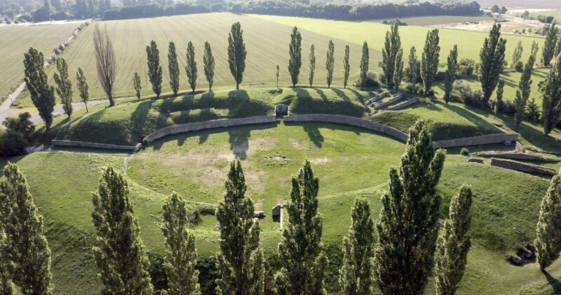 Limes Amphitheater. – Bild: ORF/​Riha-Film