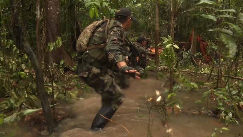 Peru – Polizei im Dschungel. – Bild: Omava LLC