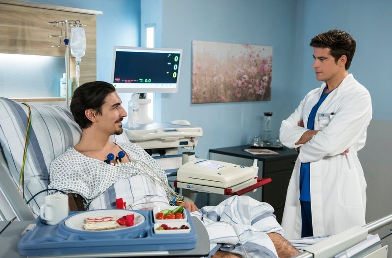 Moritz (Anton Weil, l.); Ben (Philipp Danne, r.) – Bild: ARD/​Jens Ulrich Koch