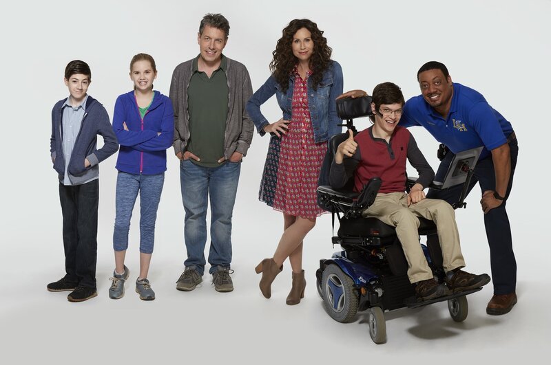 L-R: Ray DiMeo (Mason Cook), Dylan DiMeo (Kyla Kenedy), Jimmy DiMeo (John Ross Bowie), Maya DiMeo (Minnie Driver), JJ DiMeo (Micah Fowler), Kenneth Clements  (Cedric Yarbrough) – Bild: 2016⁠–⁠2017 American Broadcasting Companies. All rights reserved. /​ Kevin Foley Lizenzbild frei
