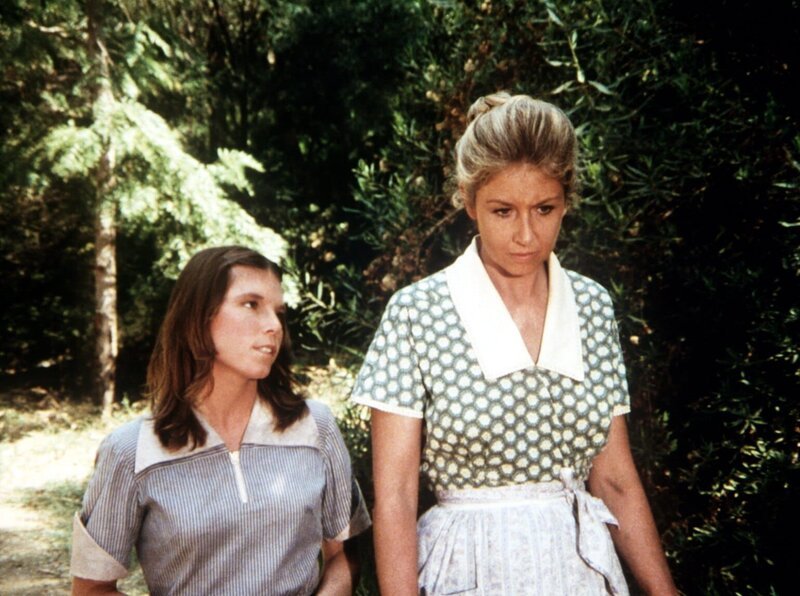 Die unglückliche Vera (Lindsay V. Jones, l.) gesteht Olivia Walton (Michael Learned, r.), warum sie sich von ihrem Mann trennen will … – Bild: Sat.1 Gold