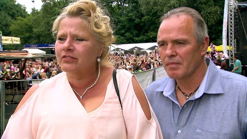 Silvia Wollny soll bei einem Musik-Event in Oberhausen vor rund 3.000 Menschen auftreten. Harald steht seiner Liebsten natürlich zu Seite. – Bild: RTL II