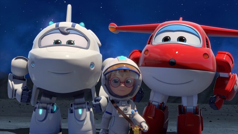 Astra (li.) und Jett (re.) fliegen mit Nika (mi.) ins Weltall, um ihr dabei zu helfen das noch fehlende Weltraumgestein für ihre Steinesammlung zu sammeln. Sie beginnen auf dem Mond. – Bild: FUNNYFLUX /​ ALPHA ALL RIGHTS RESERVED