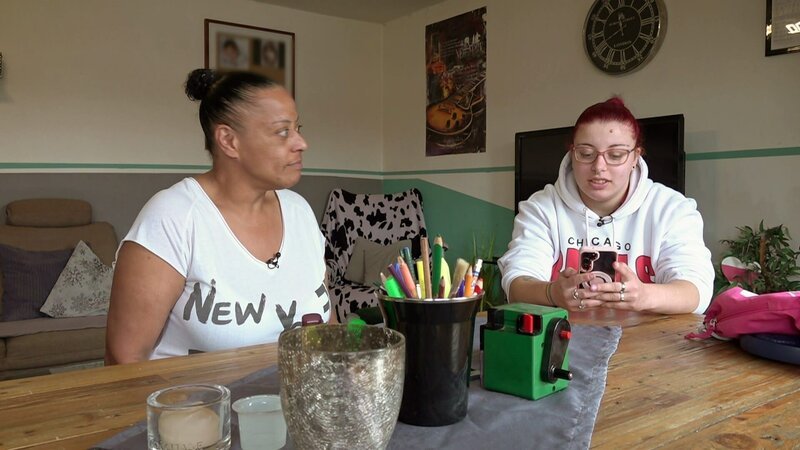 Bei Jannies Tochter Leann (re.) sind die Finanzen in Schieflage geraten.; Bei Jannies Tochter Leann (re.) sind die Finanzen in Schieflage geraten. – Bild: RTLZWEI