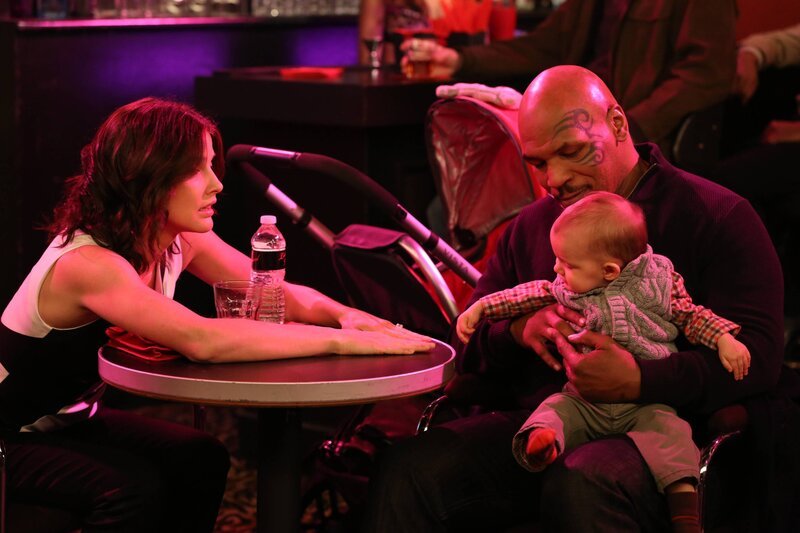 Da Robin (Cobie Smulders) Angst hat, Marvin auf den Arm zu nehmen, als sie mit ihm alleine ist, sucht sie sich bei Mike Tyson Hilfe … – Bild: Twentieth Century Fox Film Corporation