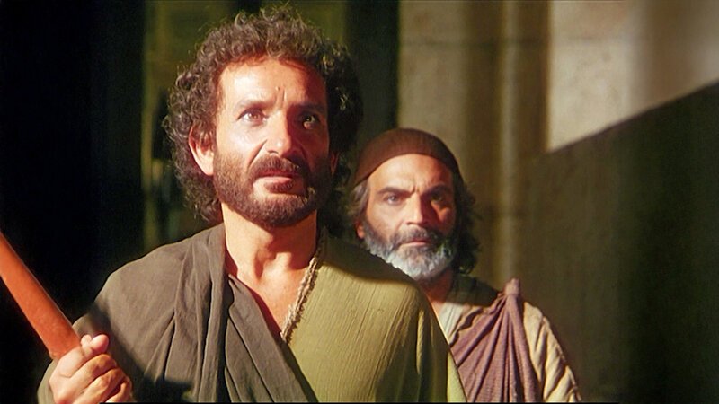 Moses (Ben Kingsley) steht vor dem Pharao für sein Volk ein. – Bild: Bibel TV