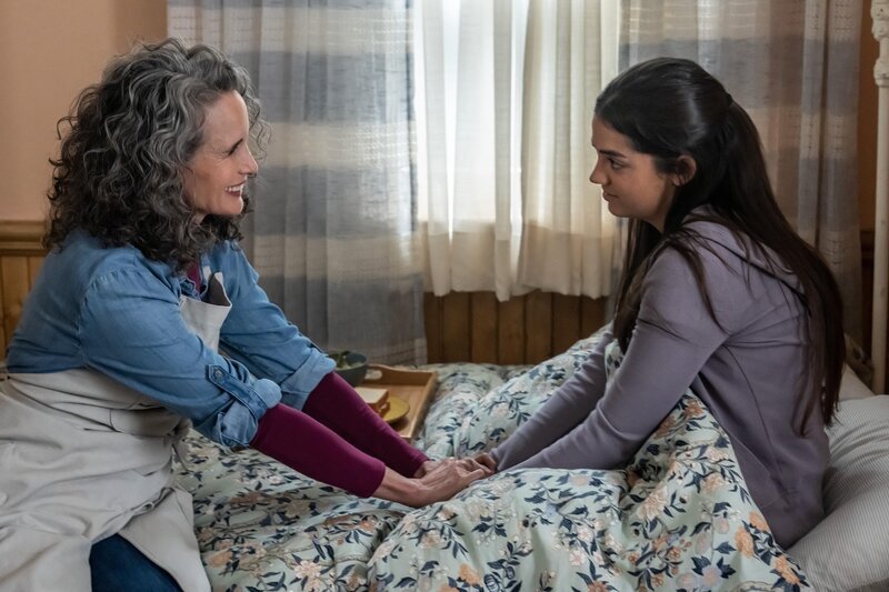 Del Landry (Andie MacDowell, l.) und Alice Dhawan (Sadie Laflamme-Snow, r.) – Bild: RTL /​ Hallmark Media