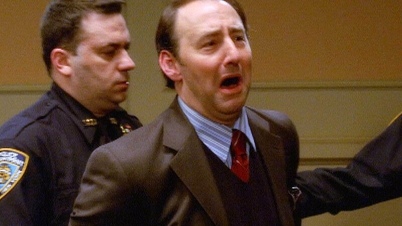 Hat Hubert (Arye Gross) seine Kollegen auf dem Gewissen? – Bild: MG RTL D