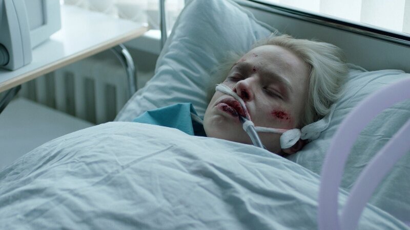 Ein weiteres Opfer in Changadan (unbekannte Darstellerin). – Bild: RTL /​ mediaslovo