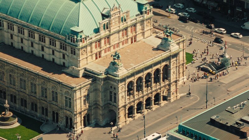 Luftaufnahme der Staatsoper in Wien – Bild: ServusTV /​ Moonlake Entertainment