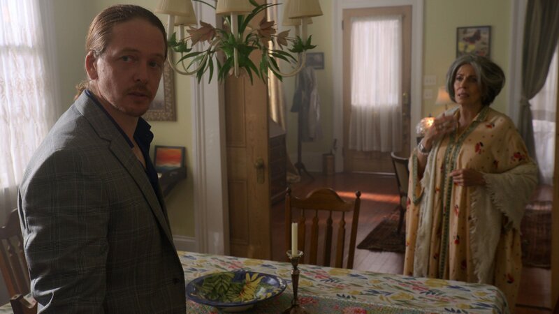 Phil Hinkley (Kraig Dane), Stella Voleur (Joanna Cassidy) – Bild: RTL