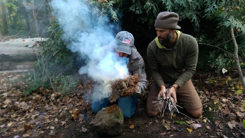 Matt Graham and Joe Teti making a fire, smoke starting. – Bild: DMAX