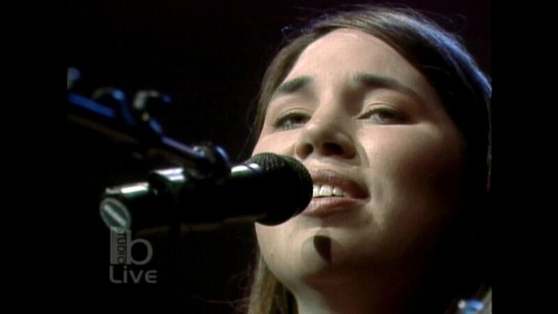 Jill Paquette spielt ihre emotionalen Lieder. – Bild: Bibel TV