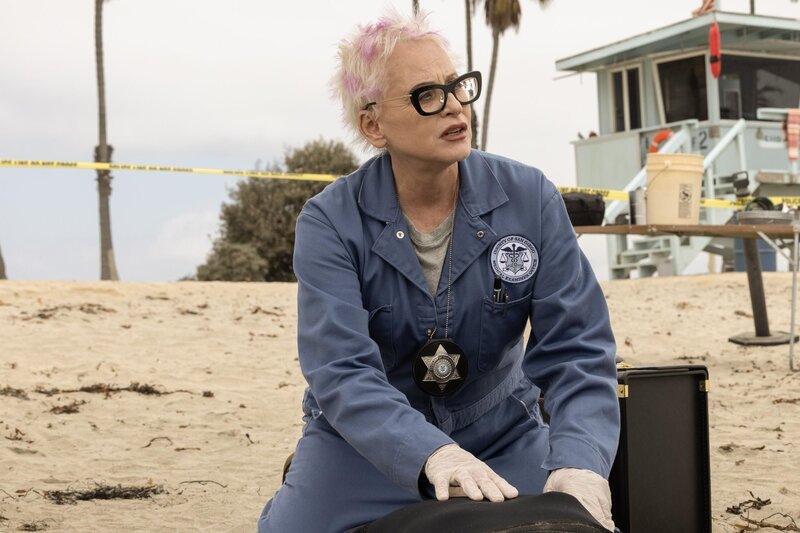 Dr. Lenora Friedman (Lori Petty) – Bild: CBS Broadcasting, Inc. /​ Warrick Page