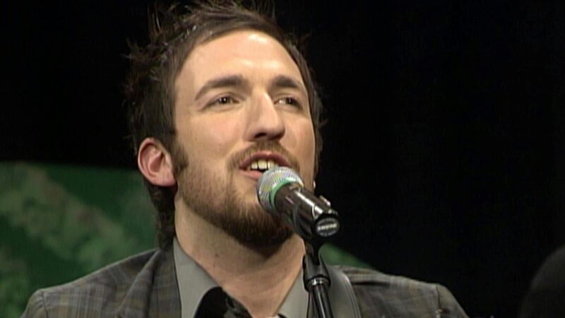 Daniel Eric Groves und seine Lobpreis-Band spielen in dieser Sendung. – Bild: Bibel TV