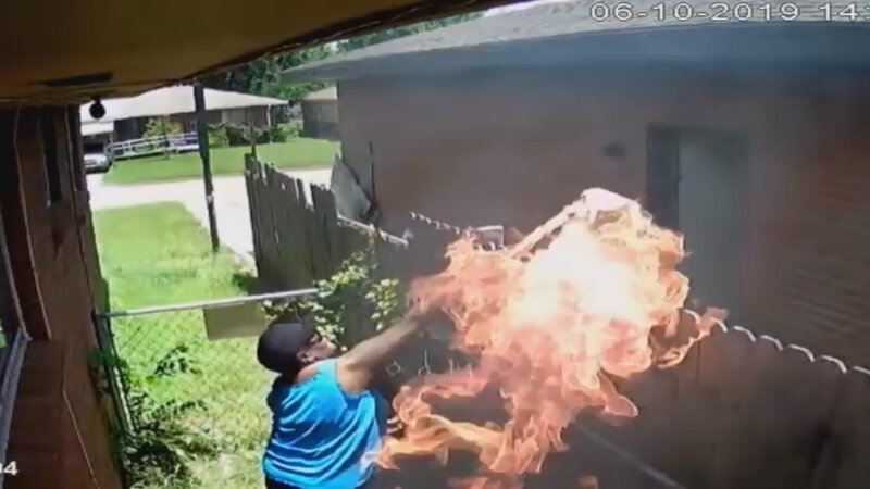 Annie Durham launching a firebomb into the home of Bottoms – Bild: Lion Television, LLC.