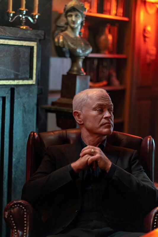 Neal McDonough als Hansen/​The Boss – Bild: Dan Power /​ Dynamic Television /​ Helsing S4 Productions Inc.
