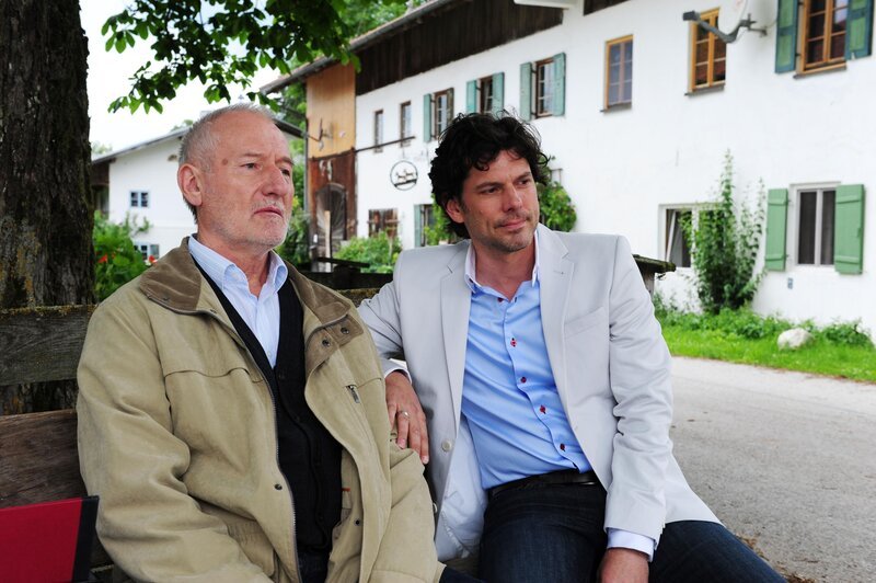 Alfons (Sepp Schauer, l.); Alexander (Gregory B. Waldis, r.) – Bild: ProSiebenSat.1 Media SE